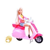Alisha'nın Yaz Tatili Scooter Keyfi